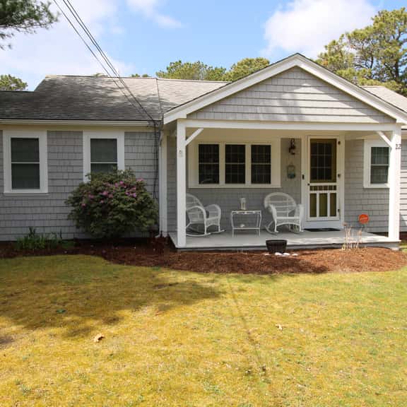 Stunning Private Yard, Close to Town & Beaches (2305) - Image 1