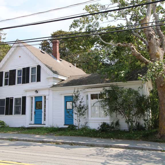 Cape Cod Gem With Accessibility To Down Town Main Street (2347) - Image 1