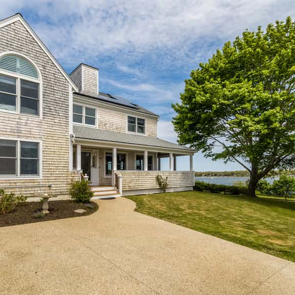 Quintessential Cape Cod home on Great Pond RPLO026 - Image 1