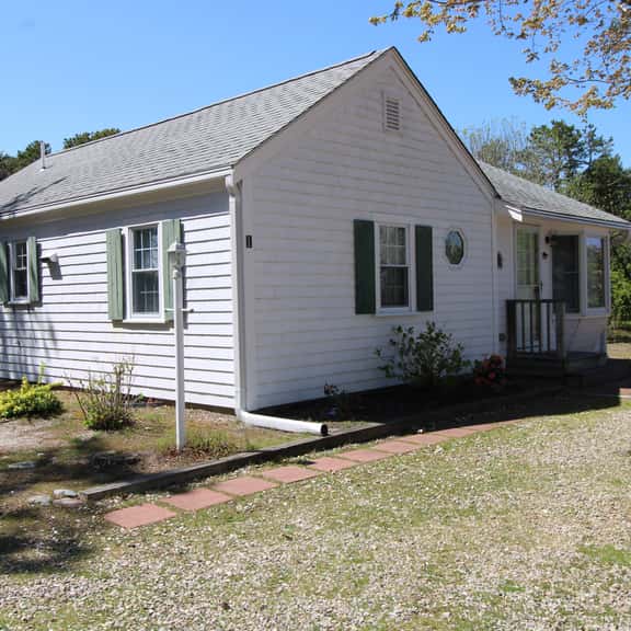 Cute Cottage Near Bay and Ocean Beaches(2436) - Image 1