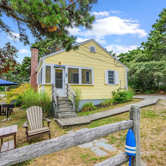 Surf Side!  Updated Wellfleet cottage (Cliffside) by the sea!  (CS0056) - Image 1