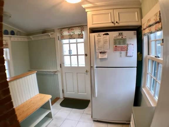 Come Enjoy this Lovely In-Town Home! (1355) - Image 3