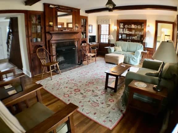 Come Enjoy this Lovely In-Town Home! (1355) - Image 5