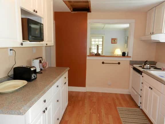 Renovated 2BR Cottage, Your Front Row Seat to the Sea (1553) - Image 5