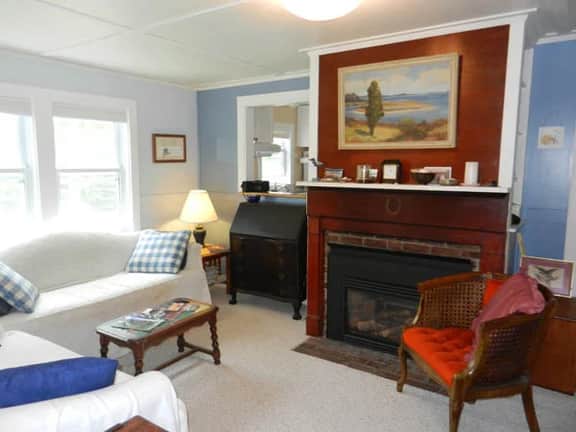 Renovated 2BR Cottage, Your Front Row Seat to the Sea (1553) - Image 3