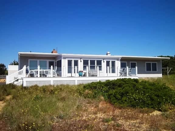Beachfront Home with Stunning Views (1464) - Image 2