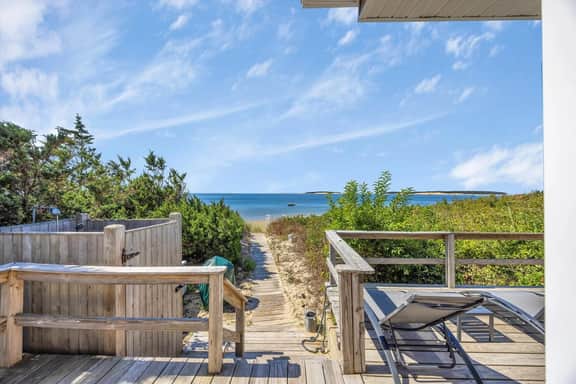 Beach Front Cottage With Spacious Deck (1465) - Image 3