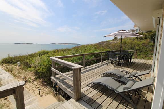 Beach Front Cottage With Spacious Deck (1465) - Image 2