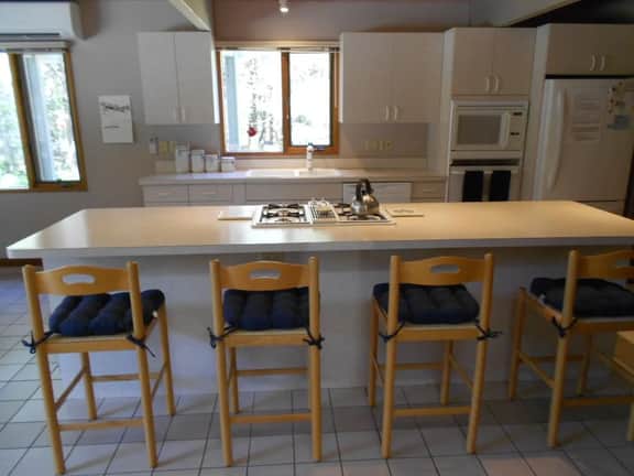Bright and Spacious Near Beaches on Lt. Island (1694) - Image 3