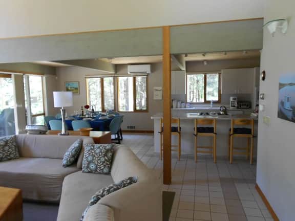 Bright and Spacious Near Beaches on Lt. Island (1694) - Image 4