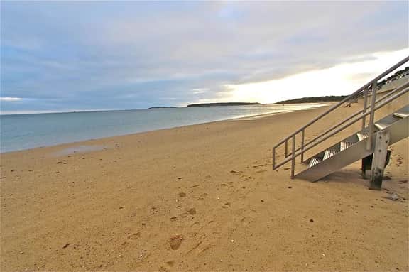 2 Bedroom Cottage With Private Beach Access (1688) - Image 2