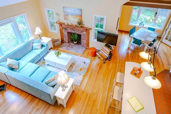 Beautifully Decorated 3BR Cape - Less than .5 miles to Beach! (1945) - Image 4