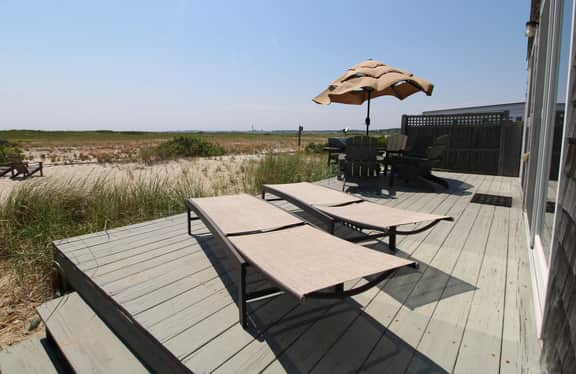 Beach Point Bayfront Cottage (1993) - Image 2