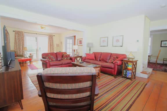 4 Bedroom Home with Private Back Yard 230 Feet to Commercial St! (2176) - Image 3