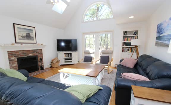 Recently Renovated Sprawling Home (2424) - Image 3
