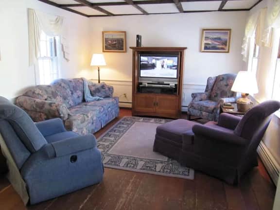 Large Beautiful Family Home in the Heart of the West End! RPSH009 - Image 2
