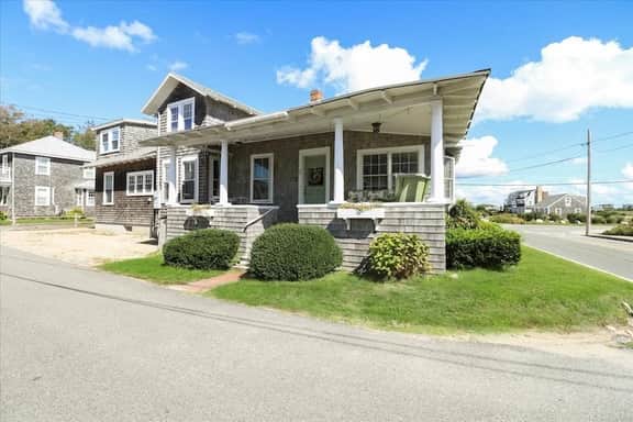 Large Falmouth Heights Home Sleeps Up to 17 RPAM030 - Image 5