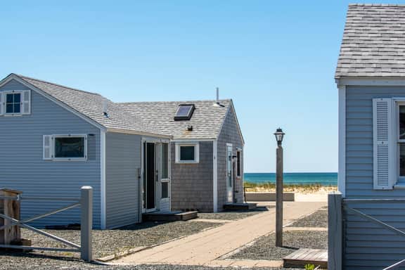 Beautiful 1 bedroom cottage on the beach! RPSH008 - Image 2