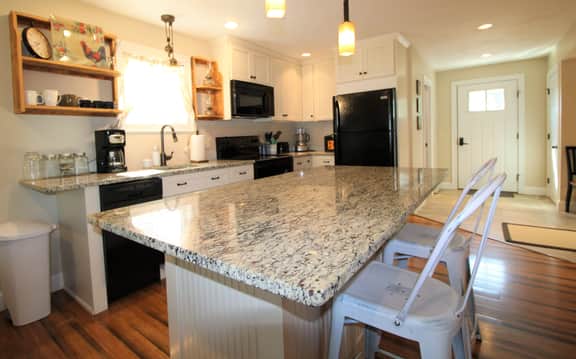 Custom Spacious Apartment (2285) - Image 5