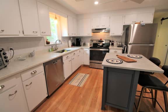 Great Home in a Quiet Neighborhood Yet Close to Town and Beaches (2312) - Image 4