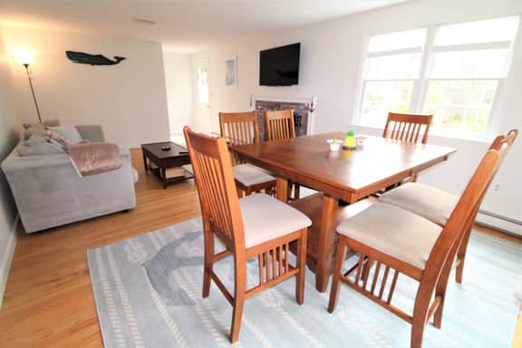 Great Home in a Quiet Neighborhood Yet Close to Town and Beaches (2312) - Image 5