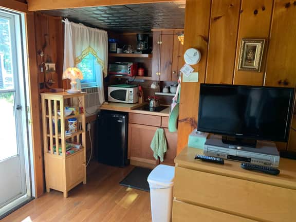 Studio Cottage w/ Oak Floors and Knotty Pine Walls (CS0003) - Image 5