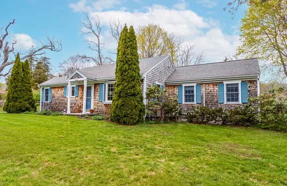 Two bedroom ranch with AC. Convenient location! RPLO017 - Image 3