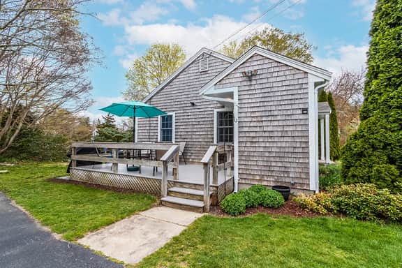 Two bedroom ranch with AC. Convenient location! RPLO017 - Image 2