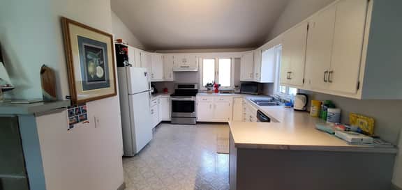 Beautifully Maintained Home, Large Deck (CS0004) - Image 5