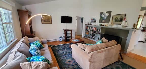 Beautifully Maintained Home, Large Deck (CS0004) - Image 3