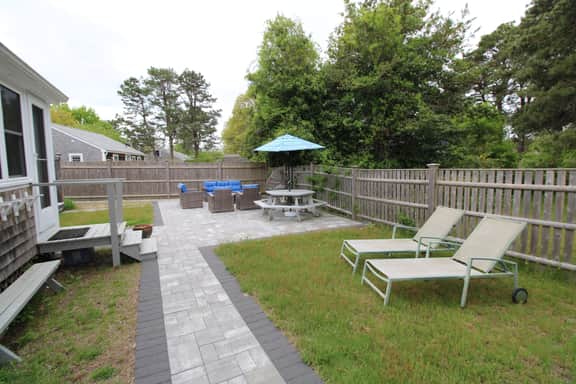 Stunning Private Yard, Close to Town & Beaches (2305) - Image 2