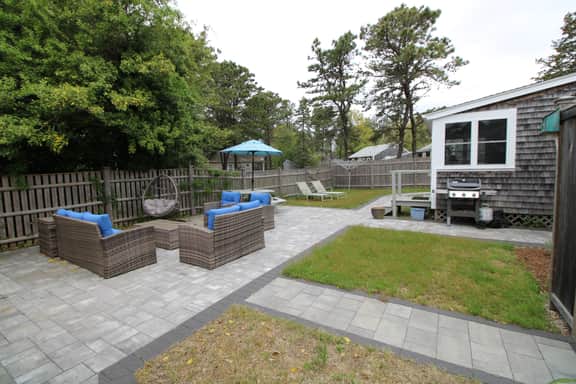 Stunning Private Yard, Close to Town & Beaches (2305) - Image 3