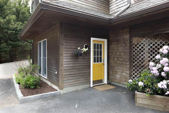 Lower Level Apartment Close to Town and Beaches (2314) - Image 2