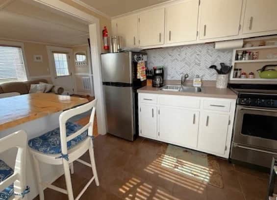 Wellfleet Harbor Facing Adorable Cottage (2308) - Image 5