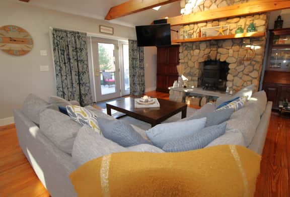 Updated 3 Bedroom Offering Hot Tub and Large Yard (2360) - Image 4
