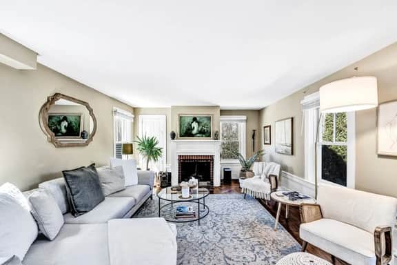 Stylish Cape Escape on Bank St RPAM070 - Image 4