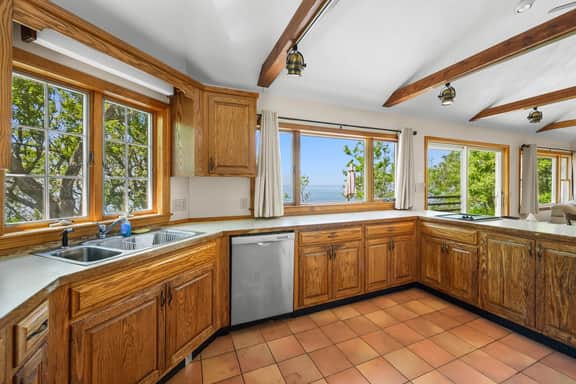 Beachfront Home Offering Direct Access to Your Own Private Beach (2386) - Image 5