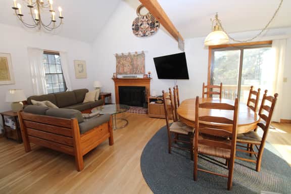 Fantastic Home Nestled Close To Down Town and Beaches (2388) - Image 4