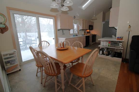 Private Yard and Convenient Access to Beaches (2395) - Image 4
