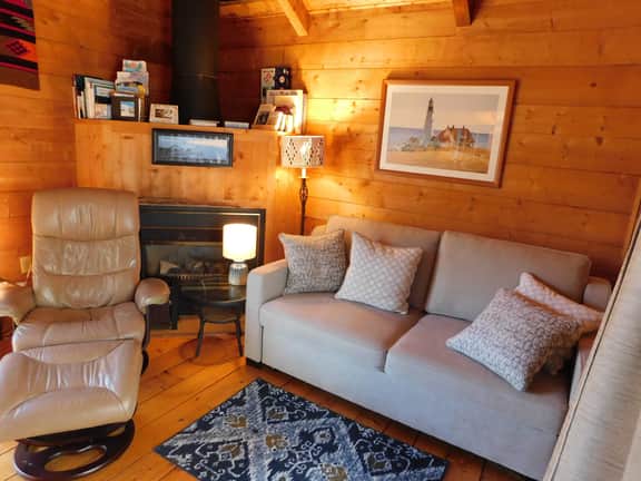 Iconic 70s style cute condo cottage in Deck 2, on a pond! (CS0055) - Image 4