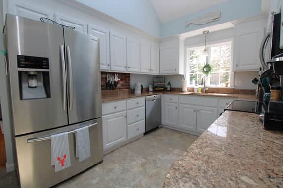 Charming home near beaches, golf, and towns with deck & yard (2432) - Image 4