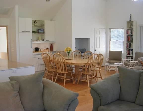 Expansive Home With Gorgeous Bay Views! (1052) - Image 4