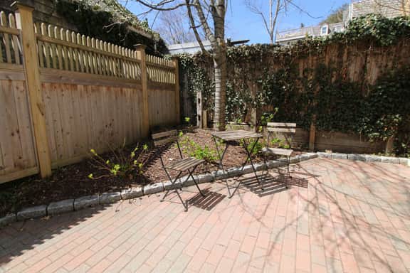 On Commercial St, beach, dining, nightlife, updated bright retreat. (2435) - Image 3