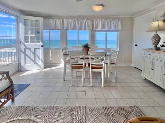 Amazing Views from this Beachfront Condo (1143) - Image 3