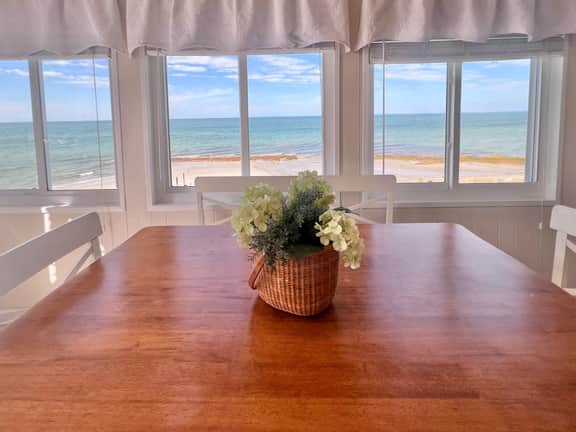Amazing Views from this Beachfront Condo (1143) - Image 4