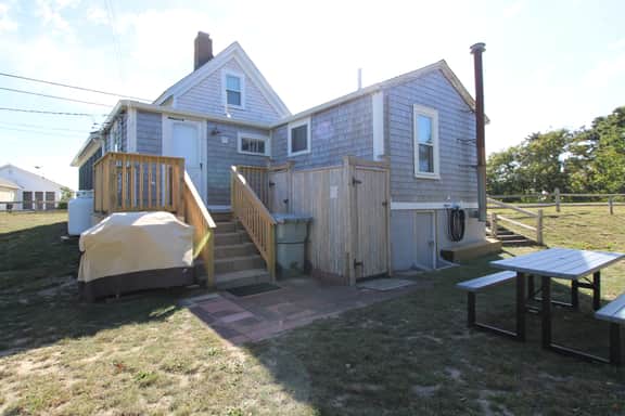 Wellfleet Harbor Front Cottage (1667) - Image 2