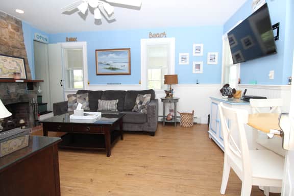 Wellfleet Harbor Front Cottage (1667) - Image 3