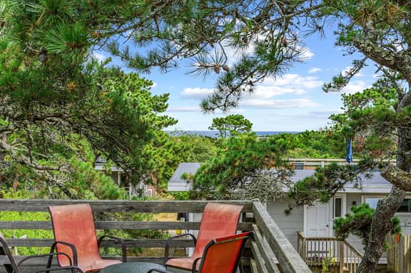 Surf Side Cottage, steps to Lecount Hollow! (CS0060) - Image 4