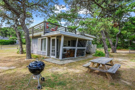 Surf Side Cottage, steps to Lecount Hollow! (CS0060) - Image 2