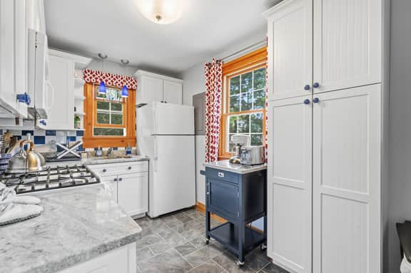 Surf Side!  Updated Wellfleet cottage (Cliffside) by the sea!  (CS0056) - Image 4